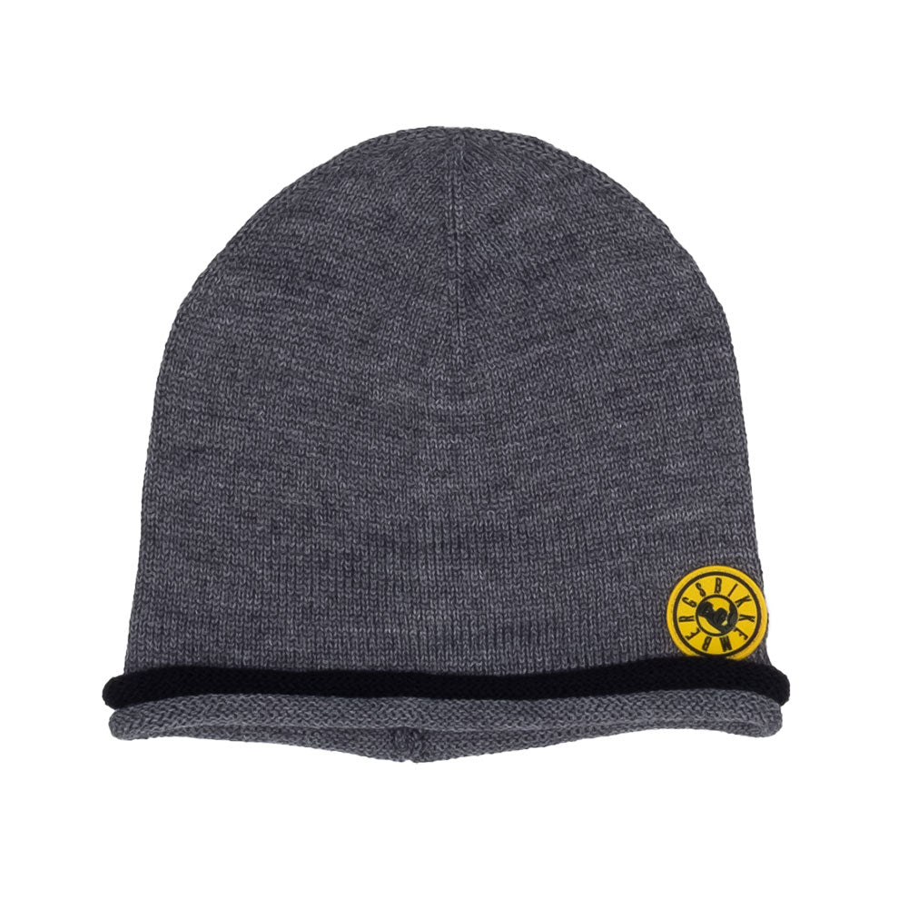 Il cappello in maglia Bikkembergs è il perfetto alleato per le fredde giornate autunnali e invern...