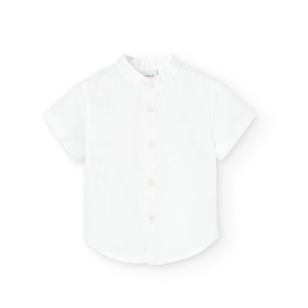 Questa camicia a manica corta è perfetta per le giornate più calde della primavera e dell'estate....