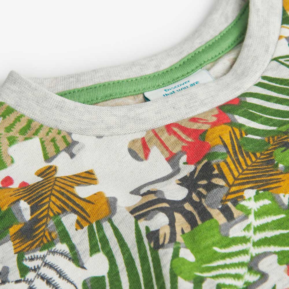 
T-shirt della Linea Abbigliamento Bambino Boboli,con fantasia puzzle a colori vivaci. Piccolo lo...