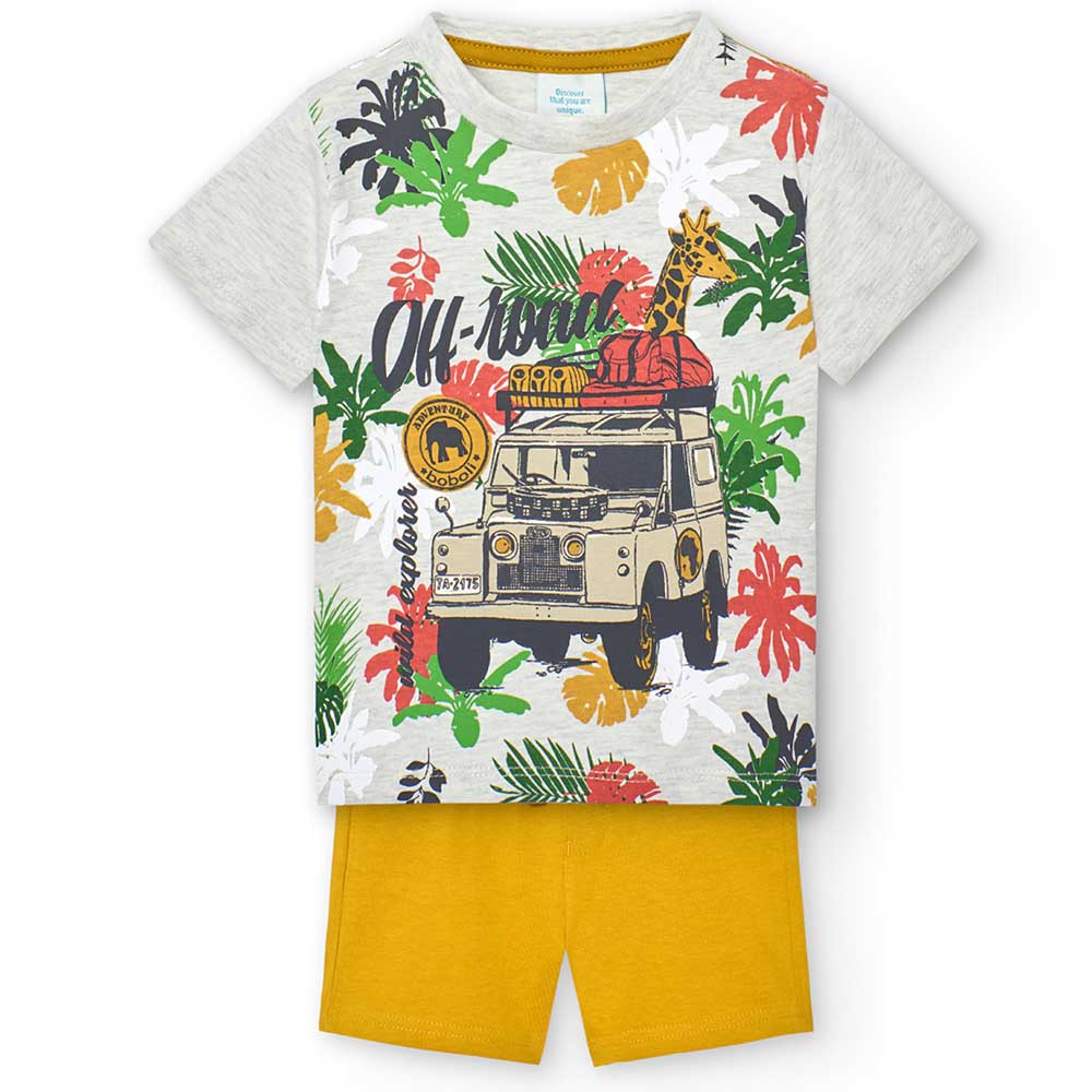 
Completo due pezzi della Linea Abbigliamento Bambino Boboli, con maglietta a fantasia safari e p...