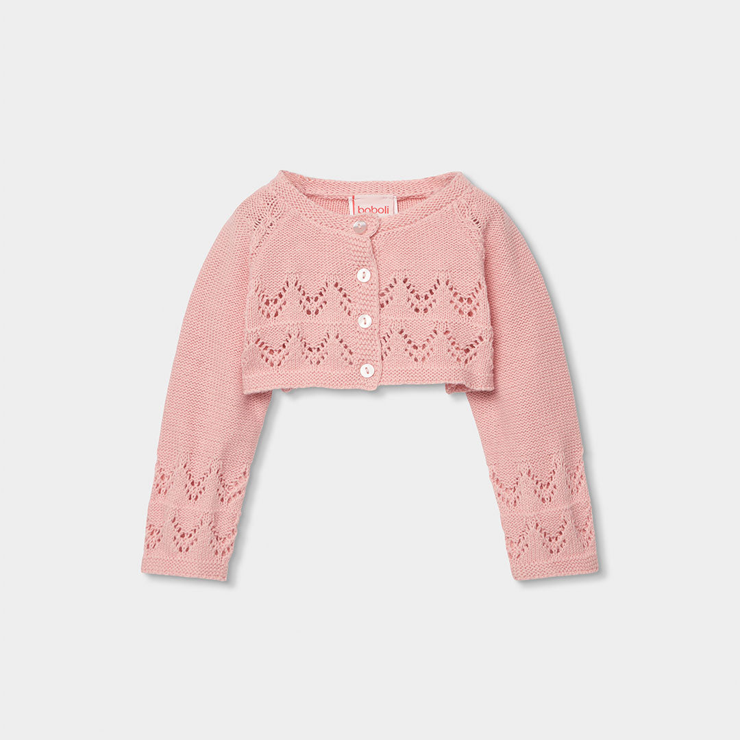 Scopri il delicato bolero di BOBOLI, perfetto per la piccola di casa! Questo cardigan a tinta uni...