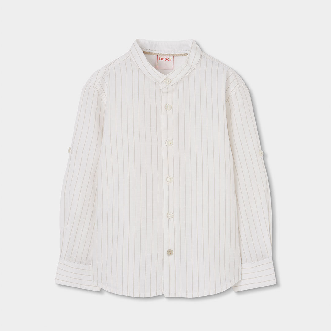 Una camicia elegante e leggera, perfetta per le giornate di primavera e estate. Il design a righe...