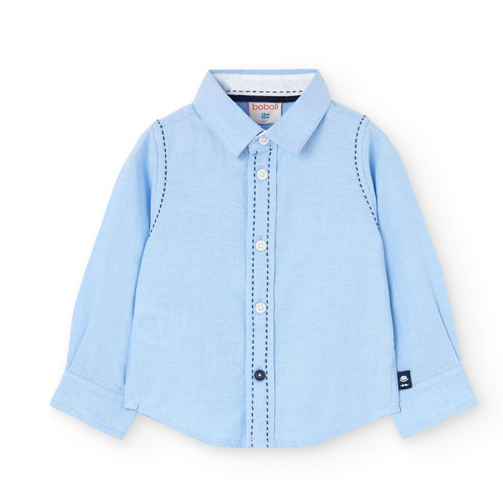 Questa camicia Oxford a maniche lunghe è perfetta per vestire i più piccoli con uno stile classic...