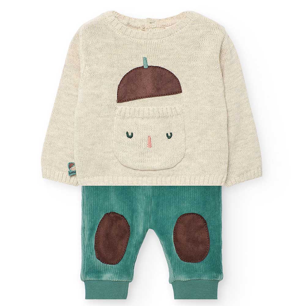 Scopri il delizioso completo a due pezzi della linea Boboli, pensato per il comfort e lo stile de...