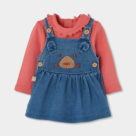 Salopette gonna in jeans blu con ricamo orsetto e maglia corallo a maniche lunghe