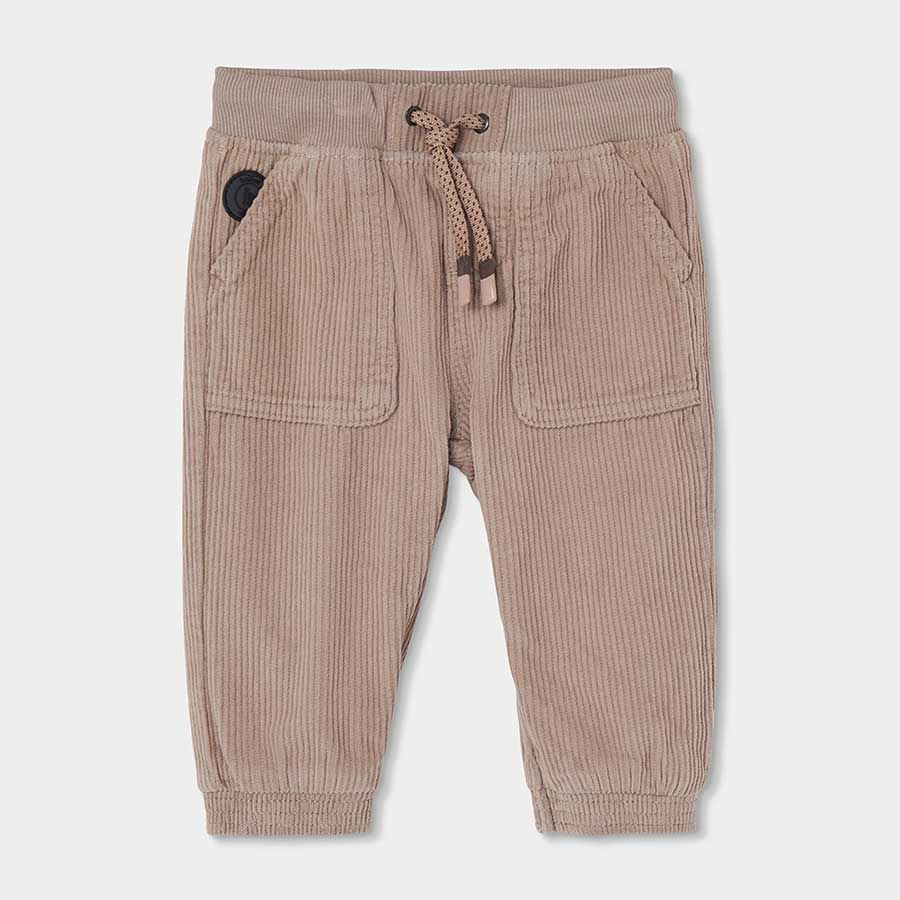 Questi pantaloni in morbido velluto BOBOLI sono perfetti per accompagnare le giornate autunnali e...
