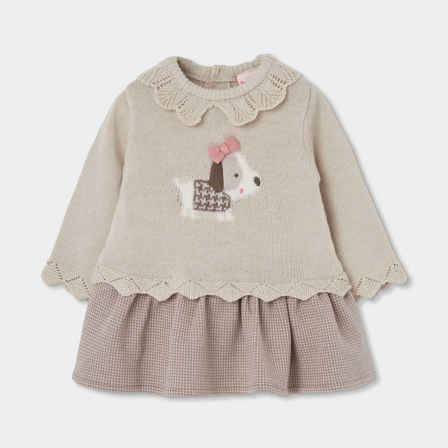 Questo adorabile vestito unisce la comodità di un maglioncino caldo con la dolcezza di una gonna ...