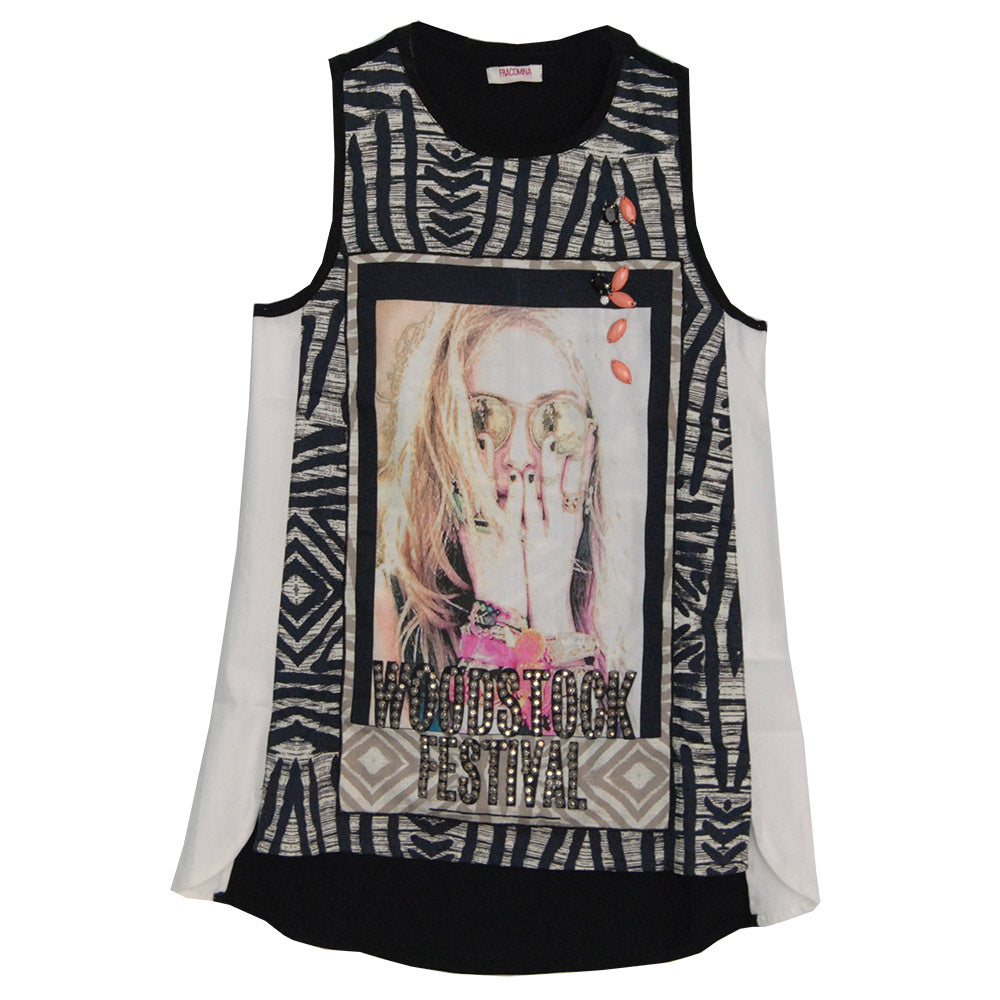 Top de la gamme vêtements fille Fracomina. Imprimé coloré sur le devant orné de fausses pierres e...