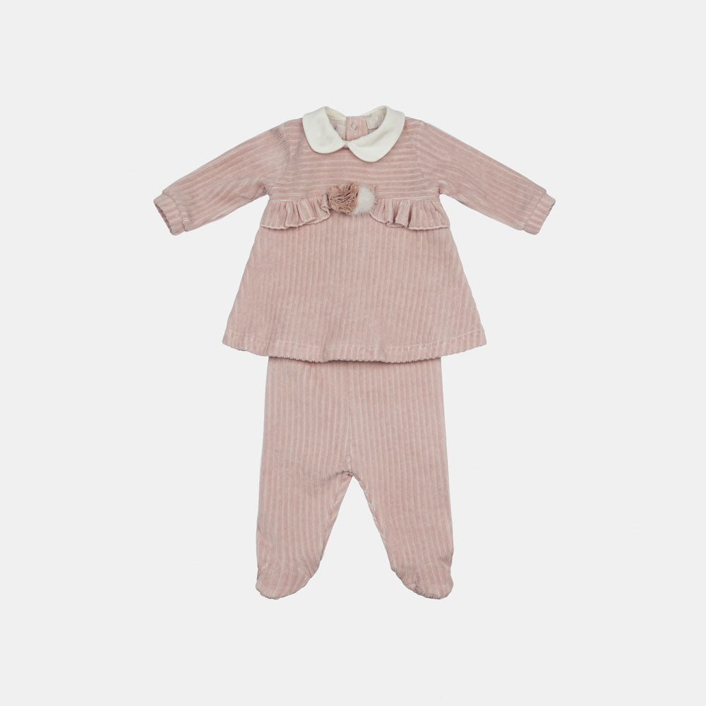 Questa deliziosa tutina con gonna è perfetta per l'autunno e l'inverno, offrendo comfort e stile ...