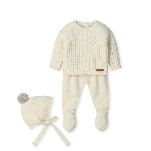 Completo lavorato a maglia color panna con maglia, pantaloni piedino e cappello con pon pon beige