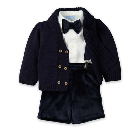 Completo cerimonia bambino con cardigan nero, camicia bianca con papillon e pantaloncini vellutati neri