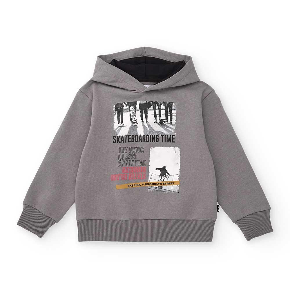 Scopri la felpa con cappuccio Manhattan di NATH KIDS, perfetta per ogni piccolo skater! Questo ca...