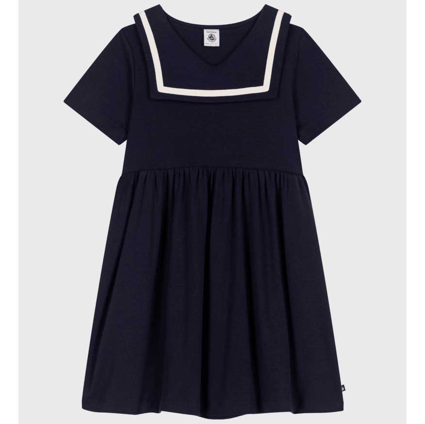Scopri l'eleganza unica dell'abito marinaro di Petit Bateau, un capo pensato per le piccole esplo...