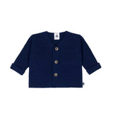 Cardigan blu con bottoni e maniche lunghe per bambini.