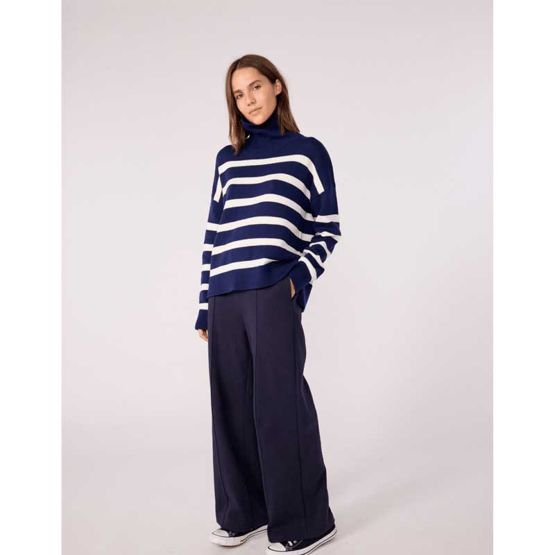 Dolcevita der Damenbekleidungslinie Petit Bateau aus gestreiftem Wollstrick, weich und warm für d...