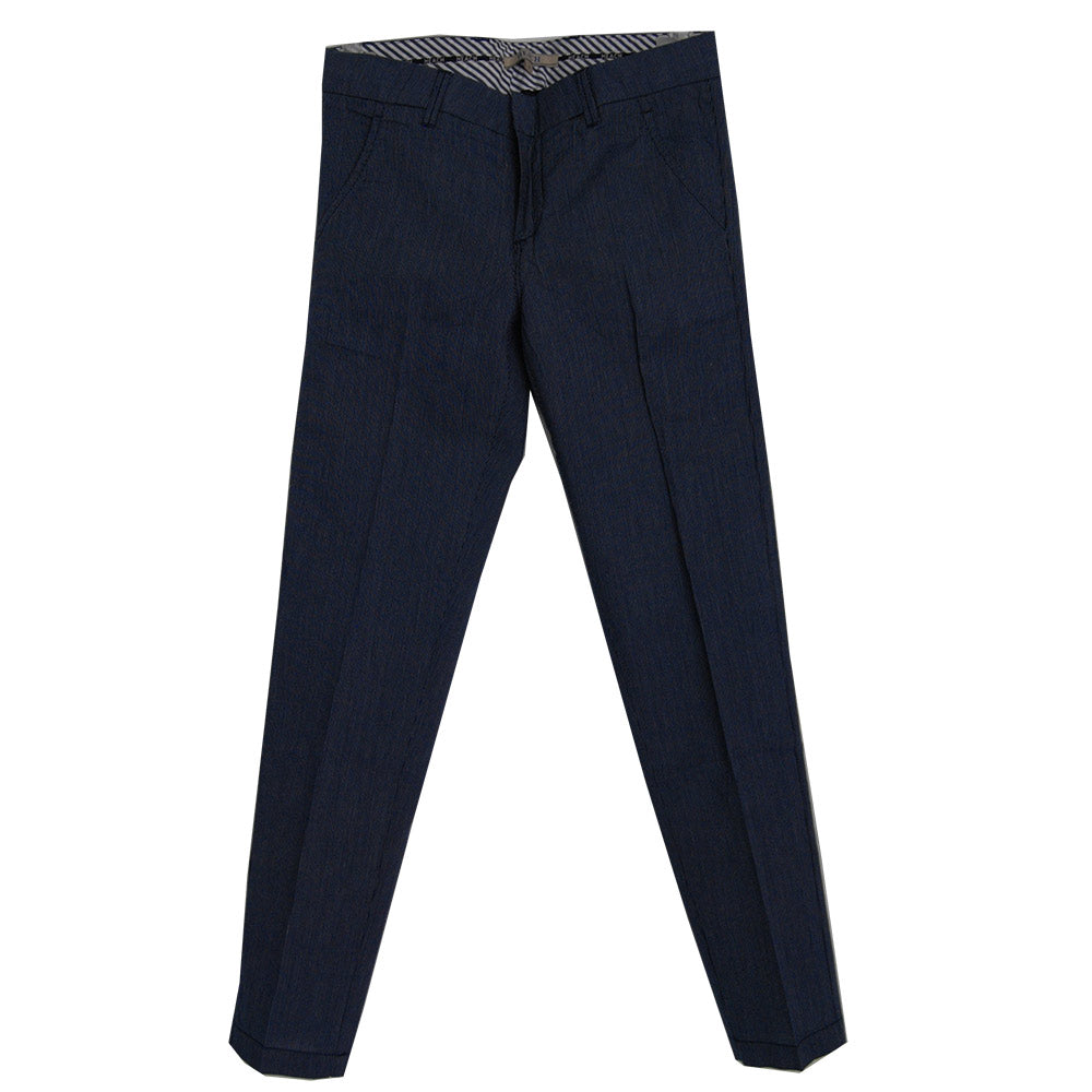 Elegante e versatile, questo pantalone classico slim è perfetto per i look primaverili ed estivi ...
