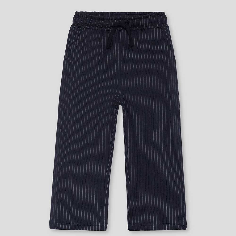 Questi pantaloni pince sono perfetti per ogni occasione autunnale e invernale. Con il loro taglio...