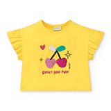 T-shirt corta gialla con applicazione di paillettes e scritta colorata.