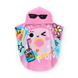 Poncho mare rosa con grafiche vivaci e cappuccio per bambina.