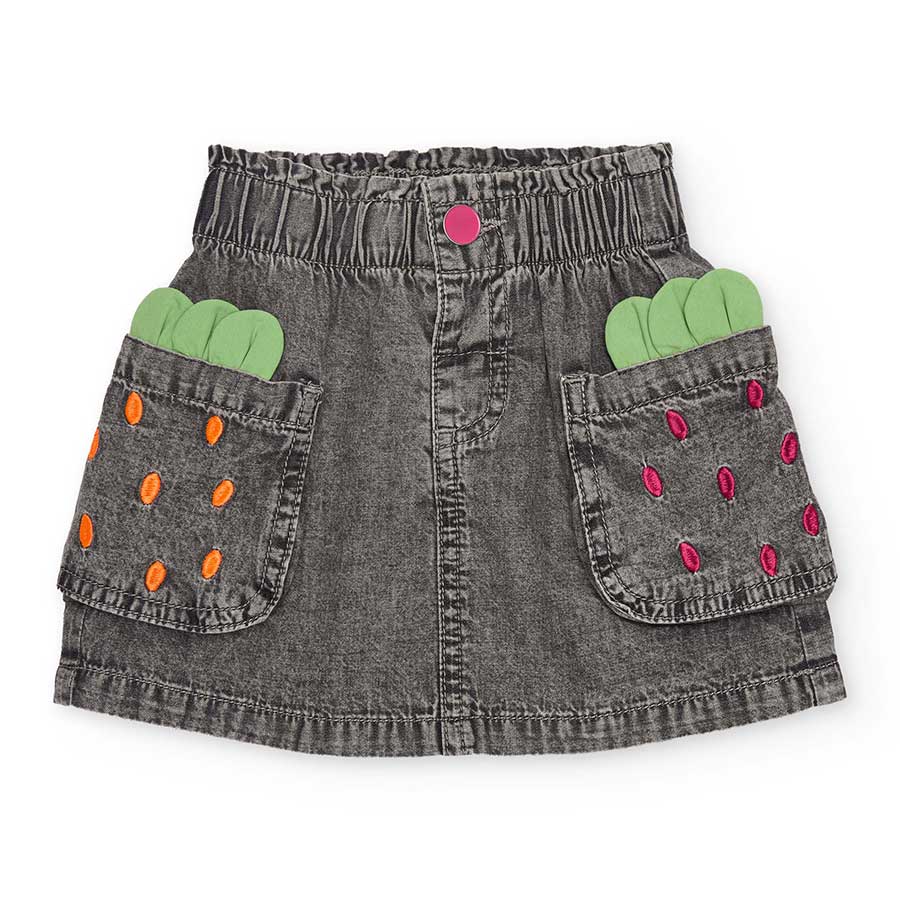 Kurzer Jeansrock aus der Tuc TUc Mädchenbekleidungslinie, mit elastischem Bund und Stickereien au...