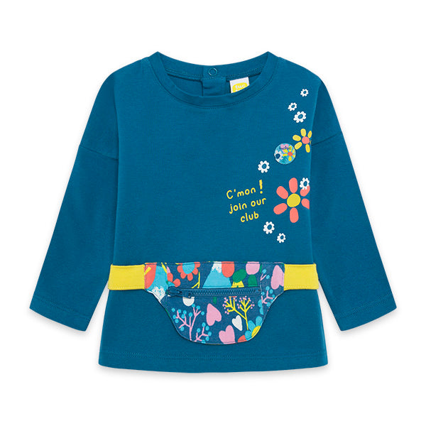 Scopri la t-shirt manica lunga della collezione Hikers firmata TUC TUC, pensata per le piccole av...