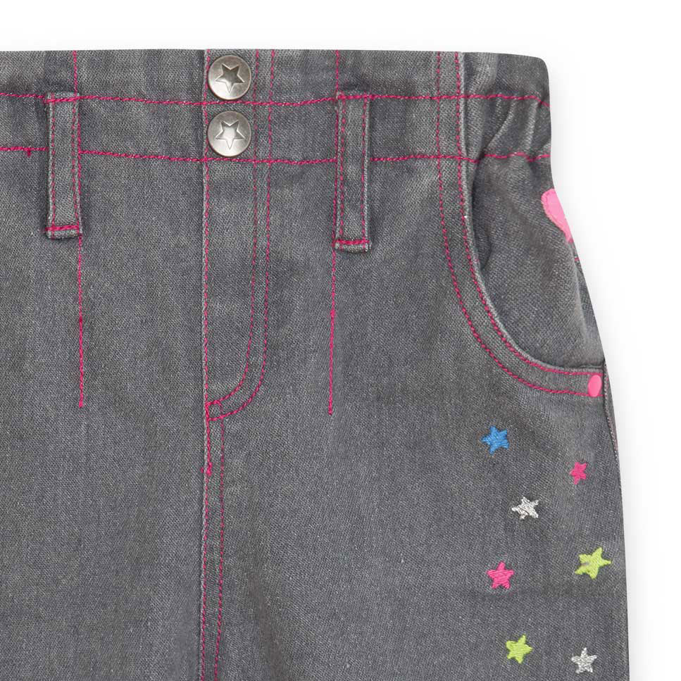 
Pantalone denim della Linea Abbigliamento Bambina Tuc Tuc, a vita alta e con elastico in vita.

...