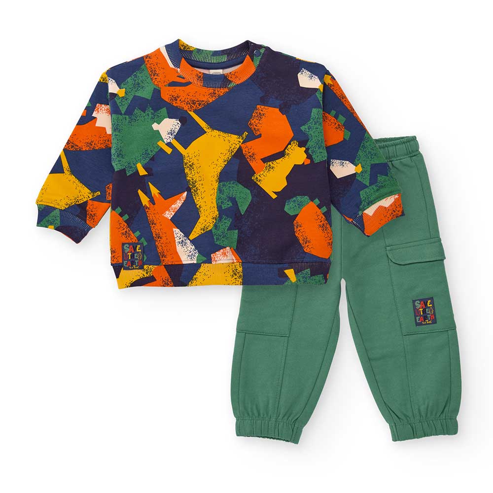 Regala al tuo bambino un completo felpa colorato e vivace, perfetto per affrontare le giornate fr...