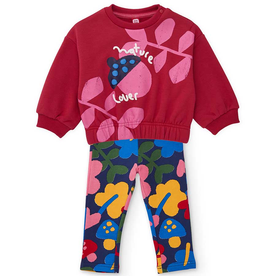 Questo completo è perfetto per affrontare le giornate più fresche con stile e comfort. La felpa d...