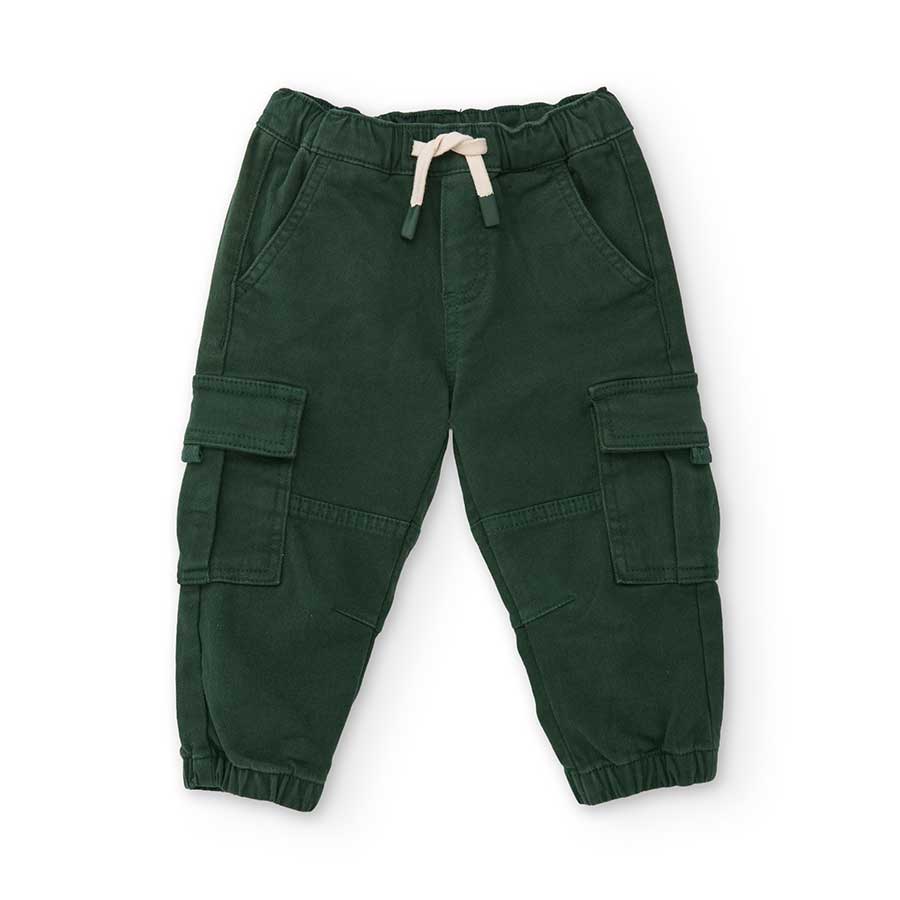 Questi pantaloni cargo sono perfetti per il guardaroba autunnale e invernale dei più piccoli. Il ...