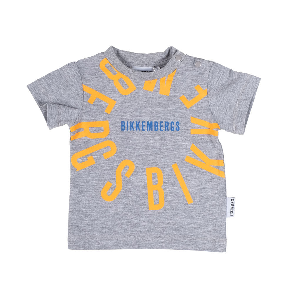 
T-shirt della Linea Abbigliamento Bambino Bikkembergs, con stampa colorata sul davanti e boncini...