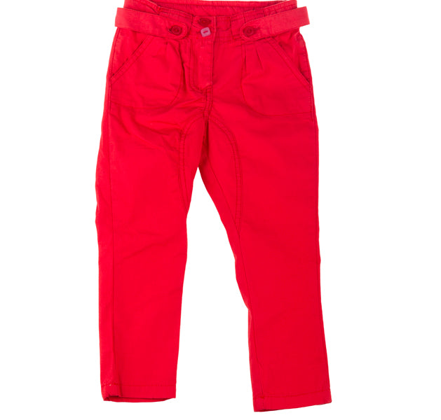
  Pantalone della linea abbigliamento bambina Tuc Tuc con tasche, misura regolabile in vita. 


...